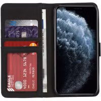 imoshion Luxe Bookcase Apple iPhone 12 (Pro) - Bruin