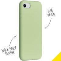 Accezz Liquid Silicone Backcover iPhone SE (2022 / 2020) / 8 / 7 - Groen