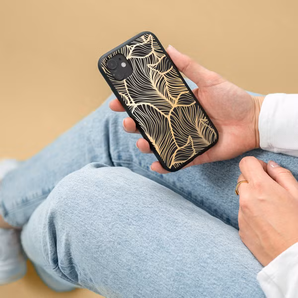 imoshion Design hoesje Apple iPhone 13 Pro Max - Bladeren / Zwart