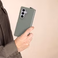 Accezz Liquid Silicone Backcover met MagSafe Samsung Galaxy Z Fold 8 Ultra - Cooper Green