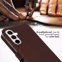 Selencia Echt Leren Bookcase Samsung Galaxy A55 - Donkerbruin