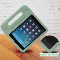imoshion Kidsproof Backcover met handvat Apple iPad 6 (2018) 9.7 inch / iPad 5 (2017) 9.7 inch - Olive Green