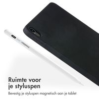 Accezz Liquid Silicone Backcover met penhouder Apple iPad Air 11 inch (2025) M3 / (2024) M2 / Air 5 (2022) / Air 4 (2020) - Zwart