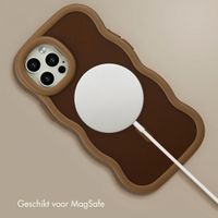 Selencia Wavy Backcover met MagSafe Apple iPhone 12 (Pro) - Mocha Brown