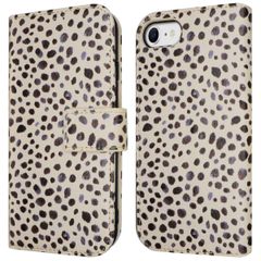imoshion Design Bookcase Apple iPhone SE (2022 / 2020) / 8 / 7 / 6(s) - Black And White Dots