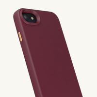 Selencia Rivièra MagSafe Backcover met afneembare haakjes Apple iPhone SE (2022 / 2020) / 8 / 7 / 6(s) - Bold Burgundy
