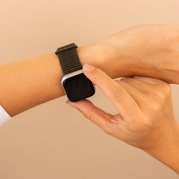 imoshion Nylon bandje Apple Watch Series 1 t/m 9 / SE (38/40/41 mm) | Series 10 / 11 (42 mm) - Army Green