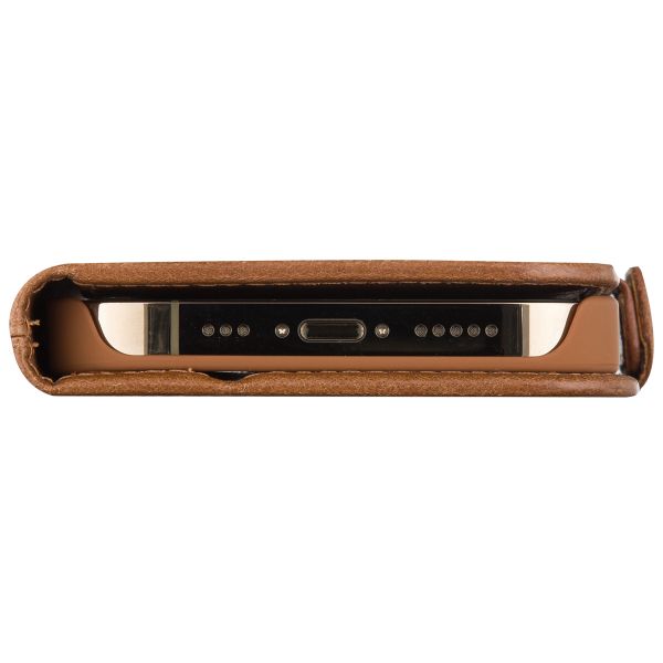 dbramante1928 Copenhagen Bookcase Apple iPhone 15 Pro Max - Bruin