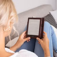 imoshion Vegan Leather Bookcase Kobo Clara 2E / Tolino Shine 4 - Donkerbruin