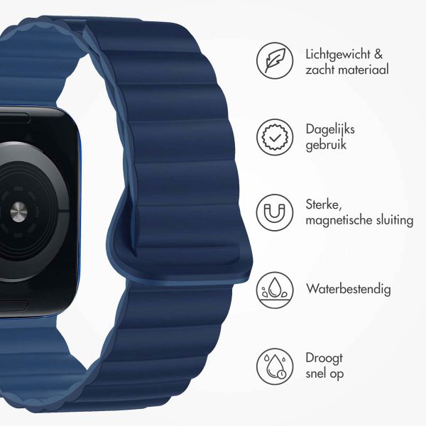 imoshion Magnetisch Siliconen bandje Apple Watch Series 1 t/m 9 / SE (38/40/41 mm) | Series 10 / 11 (42 mm) - Donkerblauw
