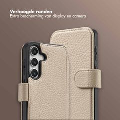 Selencia Riva Bookcase met MagSafe en Koord Samsung Galaxy S24 / S25 - Beige