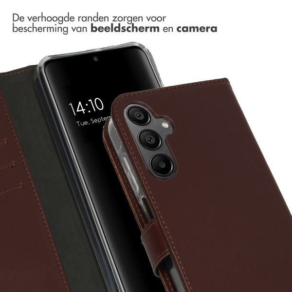 Selencia Echt Leren Bookcase Samsung Galaxy A15 (5G/4G) - Donkerbruin