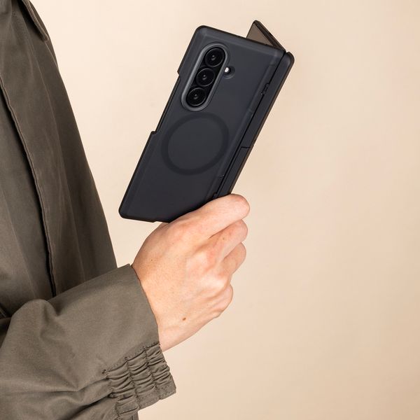 imoshion Color Guard met MagSafe en Stand Samsung Galaxy Z Fold 8 Ultra - Zwart