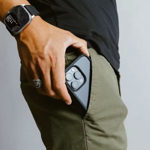 Nomad Rugged Case Apple iPhone 15 - Zwart