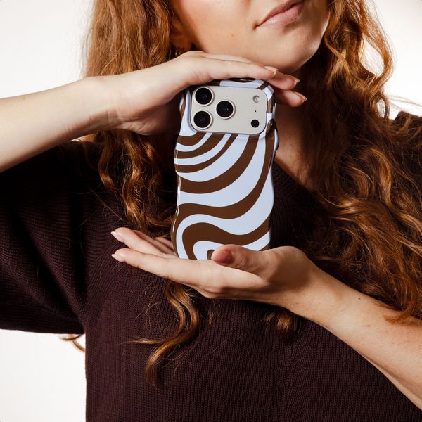 Selencia Vivid Wavy Backcover met MagSafe Apple iPhone 17 Pro Max - Dream Swirl Chocolate