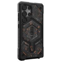 UAG Monarch Pro Backcover Samsung Galaxy S25 Ultra - Forged Carbon