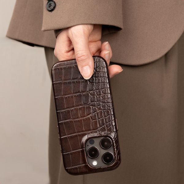 Selencia Croco Backcover met MagSafe Apple iPhone 16 - Choco Brown