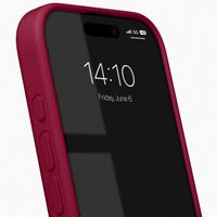iDeal of Sweden Silicone Case Apple iPhone 16 Pro - Cranberry