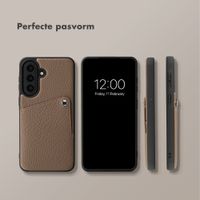 Selencia Riva Backcover met Pashouder Samsung Galaxy A57 (5G) - Mocha Brown