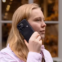 Selencia Riva Backcover met Pashouder Apple iPhone 15 Pro - Zwart