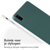 Accezz Liquid Silicone Backcover met penhouder Apple iPad Pro 11 (2022 / 2021 / 2020 / 2018) - Donkergroen
