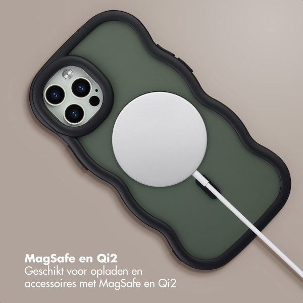 Selencia Wavy Backcover met MagSafe Apple iPhone 12 (Pro) - Zwart