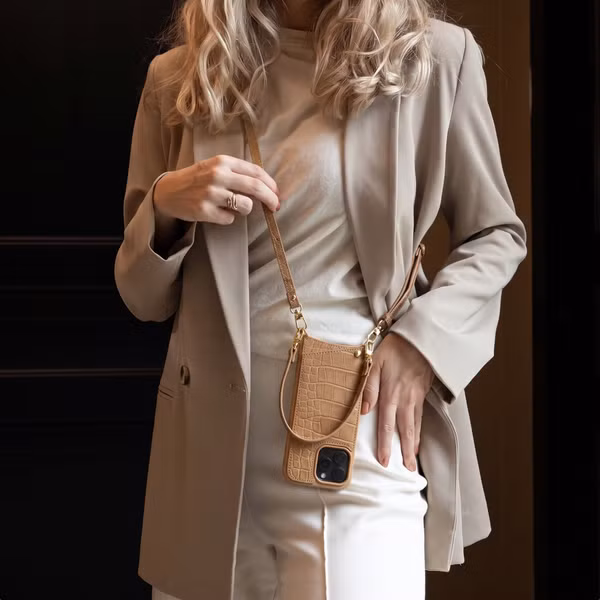 Selencia Nova Croco Telefoonhoes met Koord en Pashouder Samsung Galaxy A56 - Toasted Almond