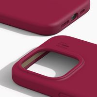 iDeal of Sweden Silicone Case iPhone 14 Pro - Cranberry