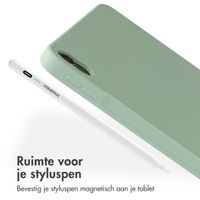 Accezz Liquid Silicone Backcover met penhouder Apple iPad Air 11 inch (2025) M3 / (2024) M2 / Air 5 (2022) / Air 4 (2020) - Lichtgroen