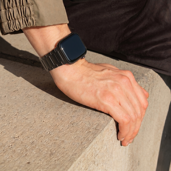 Accezz Mat Titanium bandje Apple Watch | 38/40/41/42 mm - Zwart