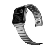 Nomad Titanium schakelband Apple Watch Series 1 t/m 10 / SE / Ultra (2) (44/45/46/49 mm) - Zilver