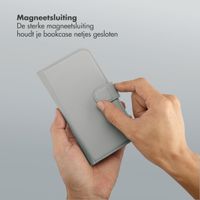 Selencia Olyn Uitneembare Bookcase met MagSafe Apple iPhone 17 - Grijs