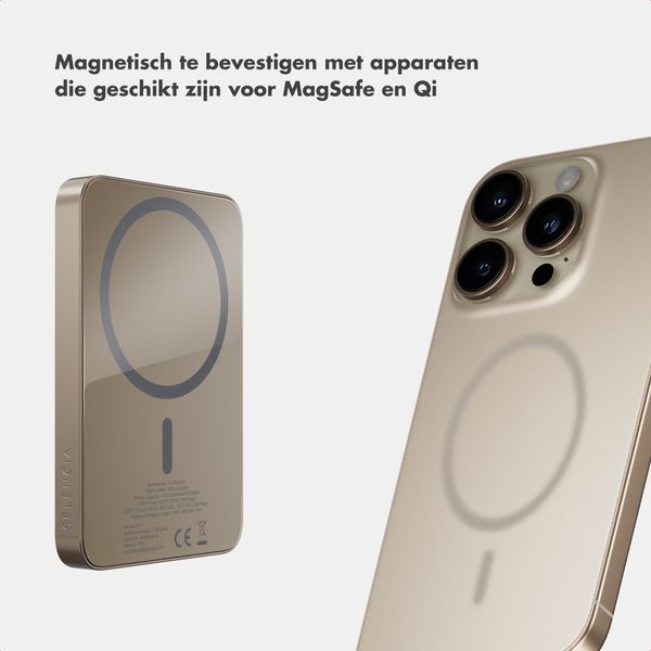 Selencia Vivid Powerbank 5.000 mAh - Draadloze Powerbank - Geschikt voor MagSafe en Qi - Desert Gold / Happy Dots Burgundy