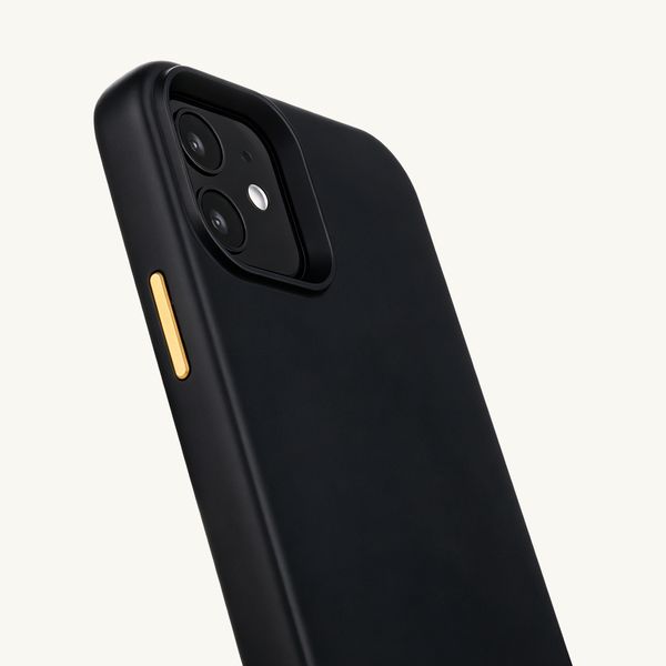Selencia Rivièra MagSafe Backcover met afneembare haakjes iPhone 12 / 12 Pro - Velvet Black