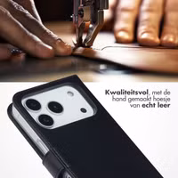 Selencia Echt Leren Bookcase Apple iPhone 17 Pro - Zwart