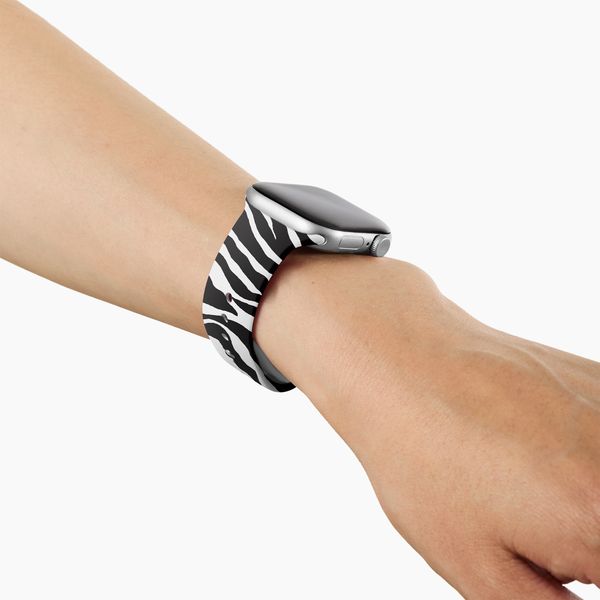 iDeal of Sweden Watch Band Entry Apple Watch Series 1 - 9 / SE (38/40/41 mm) | Series 10 / 11 (42 mm) - Maat S/M - Iconic Zebra