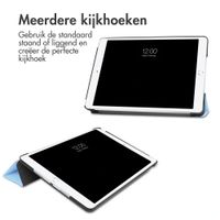 imoshion Trifold Bookcase Apple iPad 9 (2021) 10.2 inch / iPad 8 (2020) 10.2 inch / iPad 7 (2019) 10.2 inch - Lichtblauw