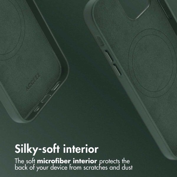 Accezz Leather Back Cover with MagSafe Apple iPhone 12 (Pro) - Cedar Green