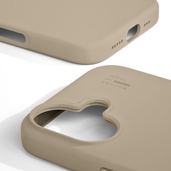 iDeal of Sweden Silicone Case met MagSafe Apple iPhone 16 - Beige