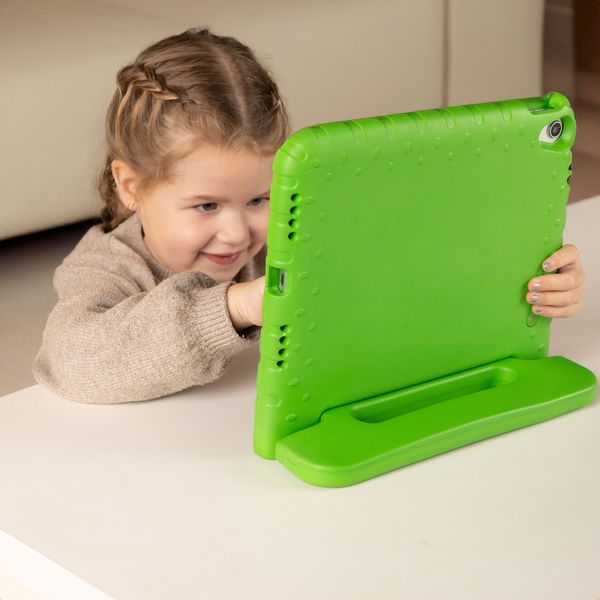 imoshion Kidsproof Backcover met handvat Apple iPad 11 (2025) 11 inch A16 / iPad 10 (2022) 10.9 inch - Groen