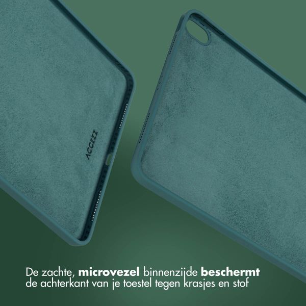 Accezz Liquid Silicone Backcover met penhouder iPad Air 11 inch (2024) M2 / Air 5 (2022) / Air 4 (2020) - Donkergroen