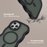 Selencia Wavy Backcover met MagSafe Apple iPhone 12 (Pro) - Zwart