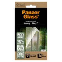 PanzerGlass Matrix Recycled Ultra-Wide Fit Anti-Bacterial Screenprotector incl. applicator Samsung Galaxy S25