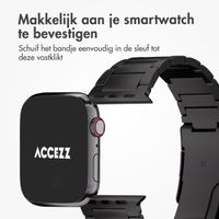 Accezz Mat Titanium bandje Apple Watch Series 1 t/m 9 / SE (38/40/41 mm) | Series 10 / 11 (42 mm) - Zwart