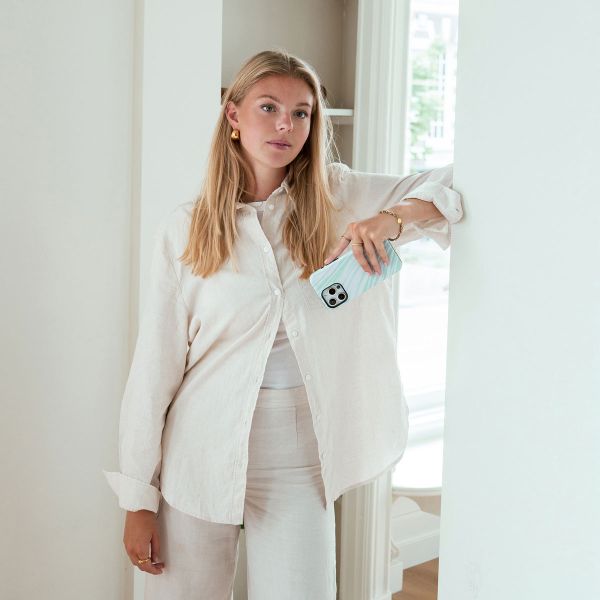 Selencia Vivid Backcover met MagSafe Apple iPhone 13 - Nature Grayed Jade