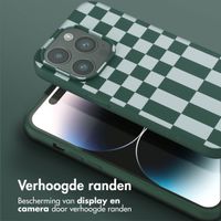 Selencia Siliconen design hoesje met afneembaar koord iPhone 14 Pro - Irregular Check Green