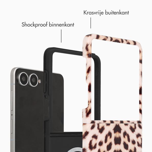 Selencia Vivid Backcover met MagSafe Samsung Galaxy Z Flip 8 - Wild Leo