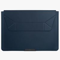 Uniq Oslo Laptop hoes 14 inch - Laptopsleeve met opvouwbare laptopstandaard - Navy Blue