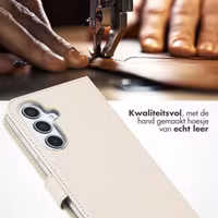 Selencia Echt Leren Bookcase Samsung Galaxy A35 - Greige