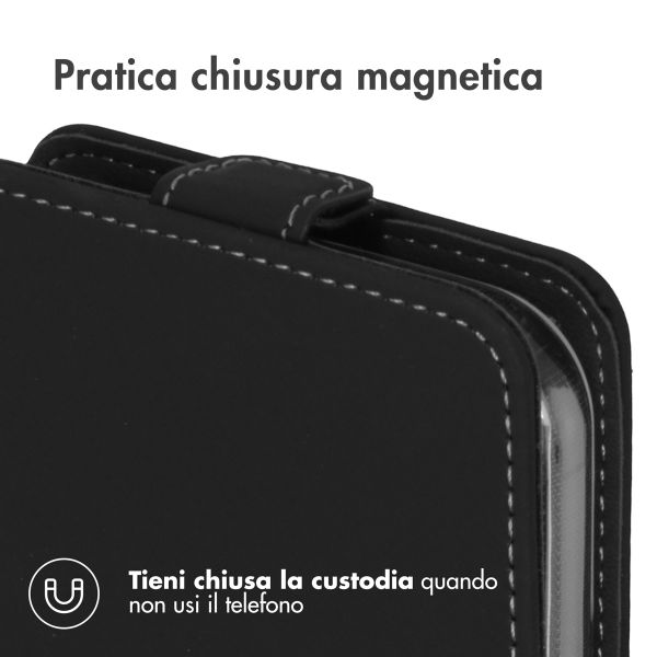 Accezz Flipcase Apple iPhone 15 Pro - Zwart